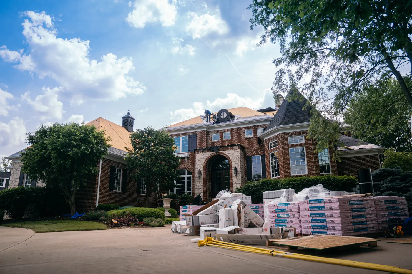 Manufacturer-certified roof installation in Glenwood